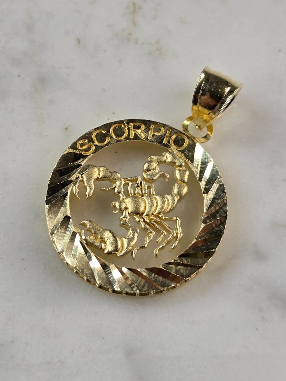 Womens Vintage Estate Gold Tone Zodiac Scorpio Pendant E2395